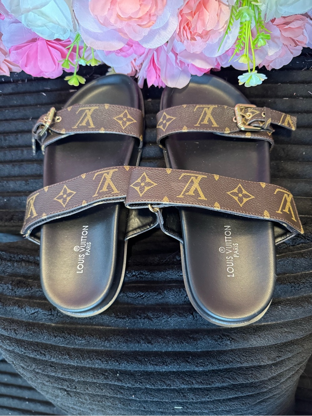 Sandals / Slides